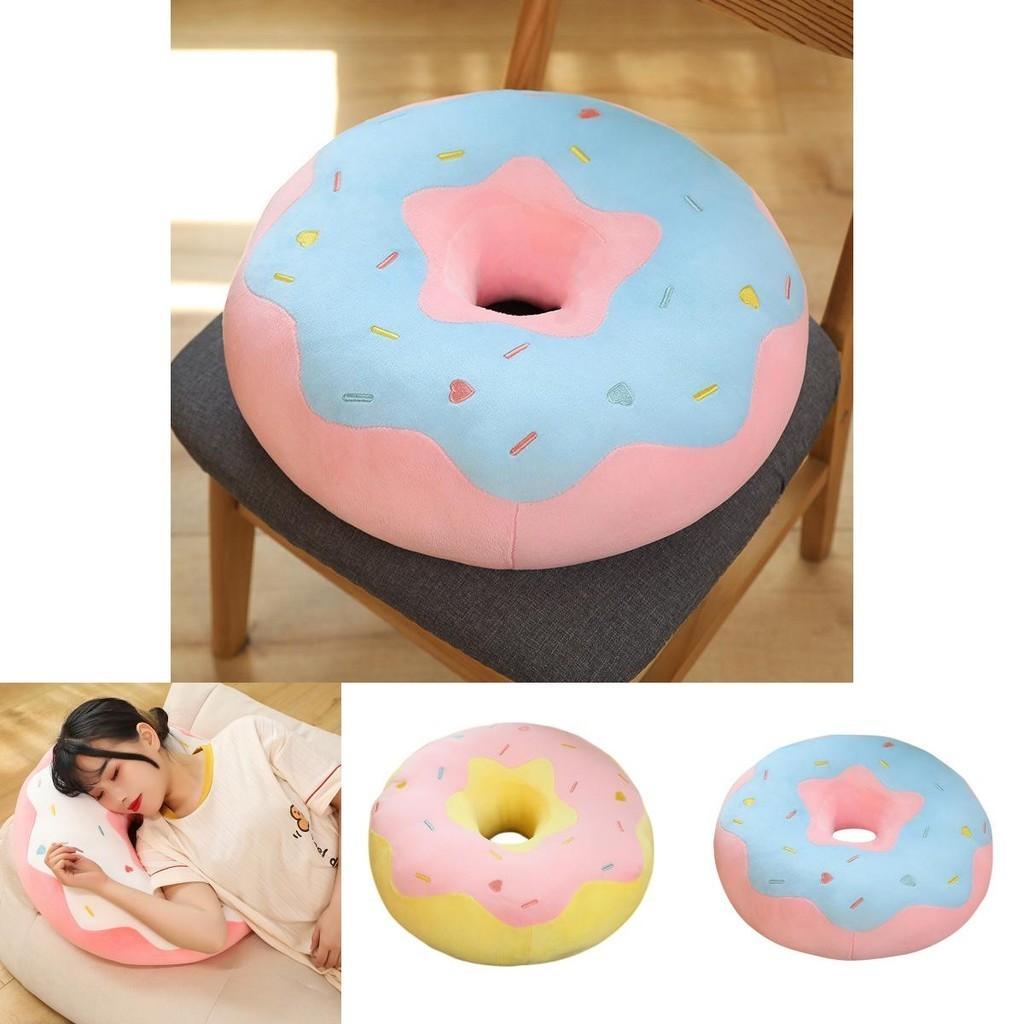 Almofada de pelúcia em formato de donut, fofa e ideal para decoração de casa e assento confortável.