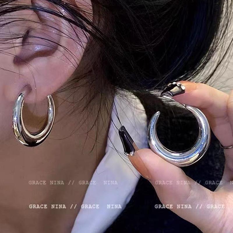 Women's Luxury Textured Metal Hoop Earrings - Versatile Niche Design