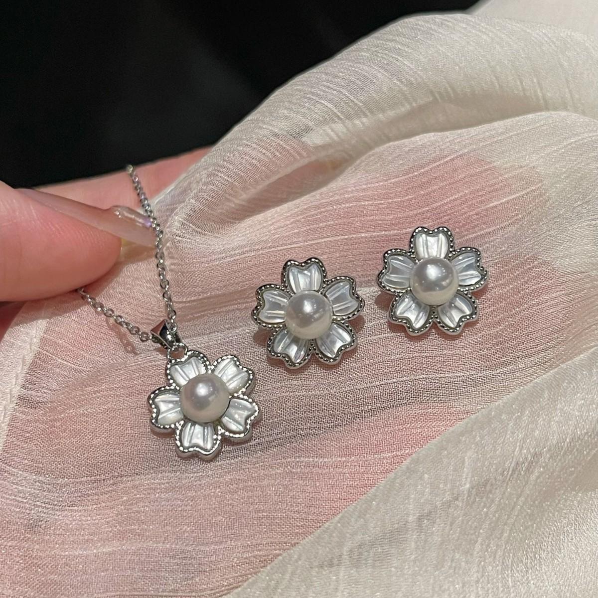 6mm Freshwater Mother-of-Pearl Pendant Necklace and Earrings Set Pendant белый