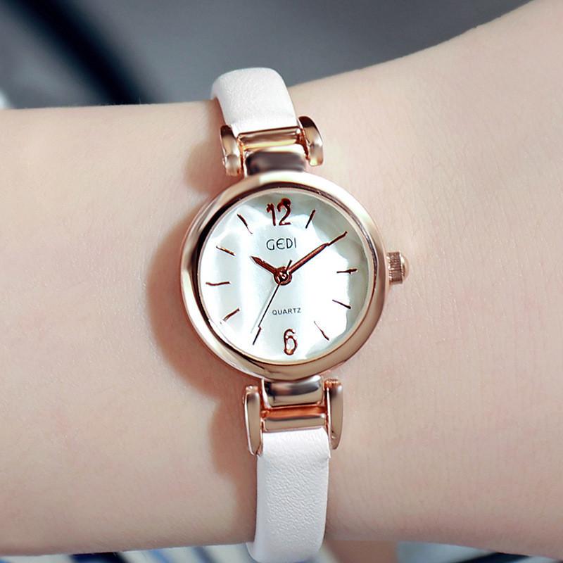 

Fashion Light Luxury Motherof Pearl Small Round Ladies Quartz Watch With Leather Strap For Casual Wear білий