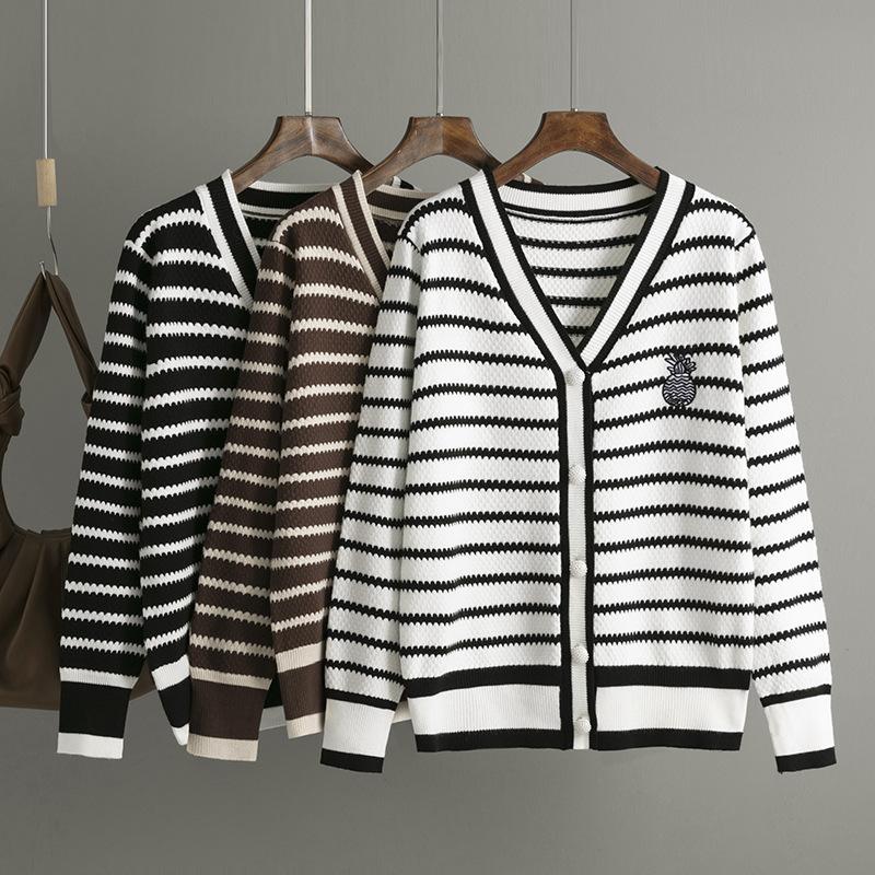 

Женское осенне-зимнее пальто, черно-белый полосатый свитер и свитер, кардиган, верхнее пальто с v-образным вырезом и длинными рукавами, вышивкой