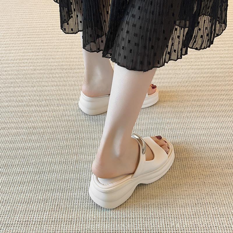 Thick-soled slippers women's summer new light luxury 2025 women's shoes cool slippers wear retro open-toed muffin bottom slippers women