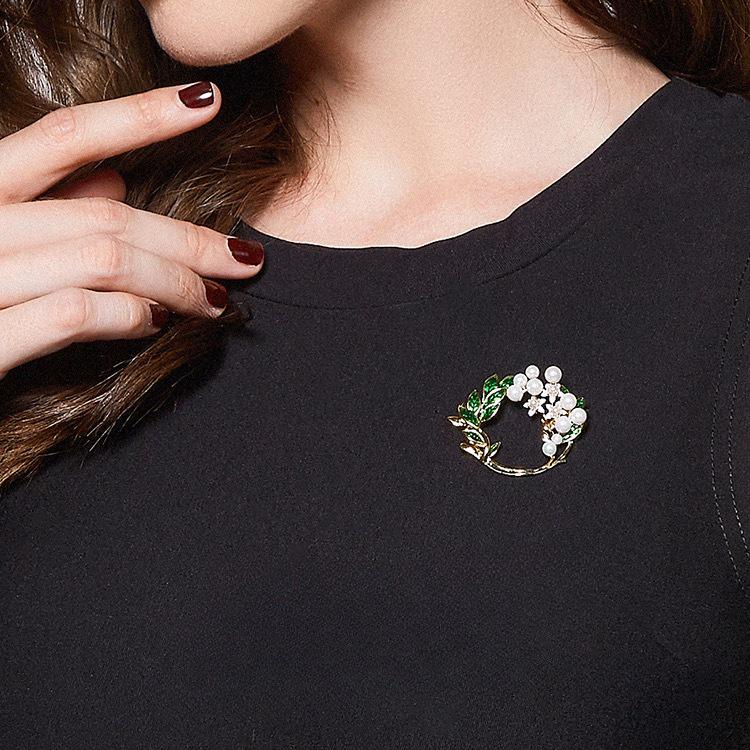 Handmade Douyin-Style Gardenia Brooch: Women's High-End Fashion Corsage Pin for Spring and Autumn.