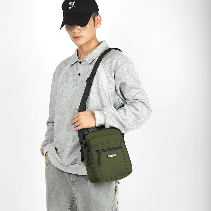 Multi-Functional Men's Shoulder Bag Large Capacity Wear-Resistant Handbag Water-Repellent Commuter Crossbody Bag