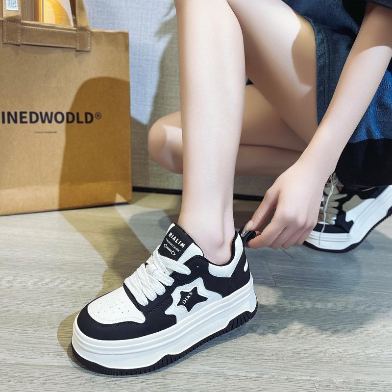 Platform white shoes women's leather 2025 spring and autumn single shoes winter versatile lightweight shoes sports and leisure velvet board shoes