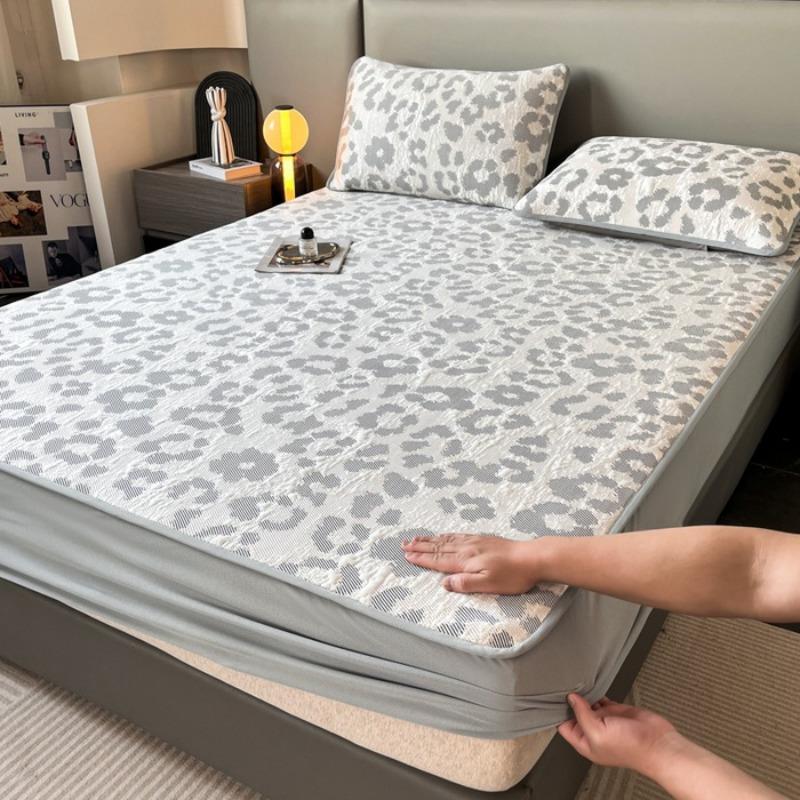 

Весенне-летняя новая ледяная шелковая циновка Класса А для матерей и младенцев, прохладная мягкая циновка Doudou, машинная стирка, складной матрас 150 * 200cm three-piece set