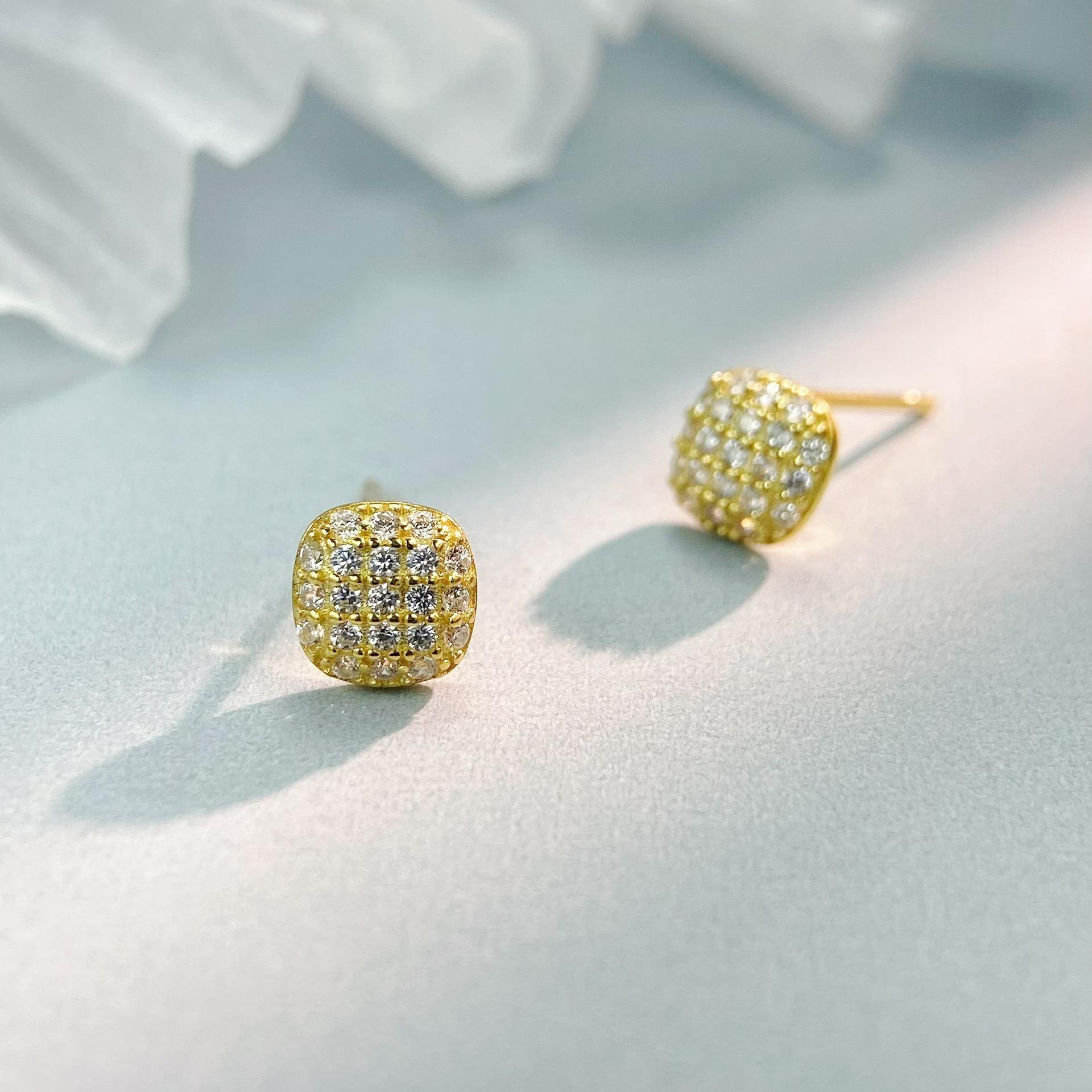 S925 Sterling Silver Sugar Cube Stud Earrings Women s Light Luxury Gypsy Zircon Earrings Niche Design Temperament Earrings 2026 925 silver золотой