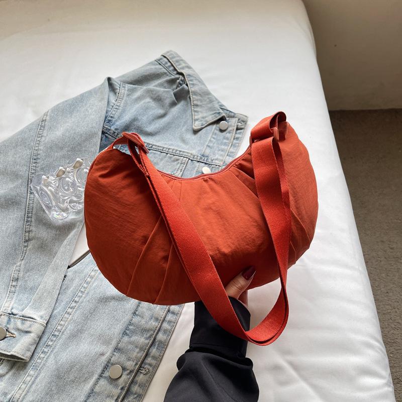 2025 Pleated Lightweight Dumpling Bag: Versatile, Solid Color Shoulder/Crossbody with High-End Style