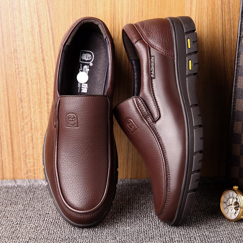 Men's Genuine Leather Slip-On Shoes: British Style, Soft Sole, Casual Business Wear for Middle-Aged Men.