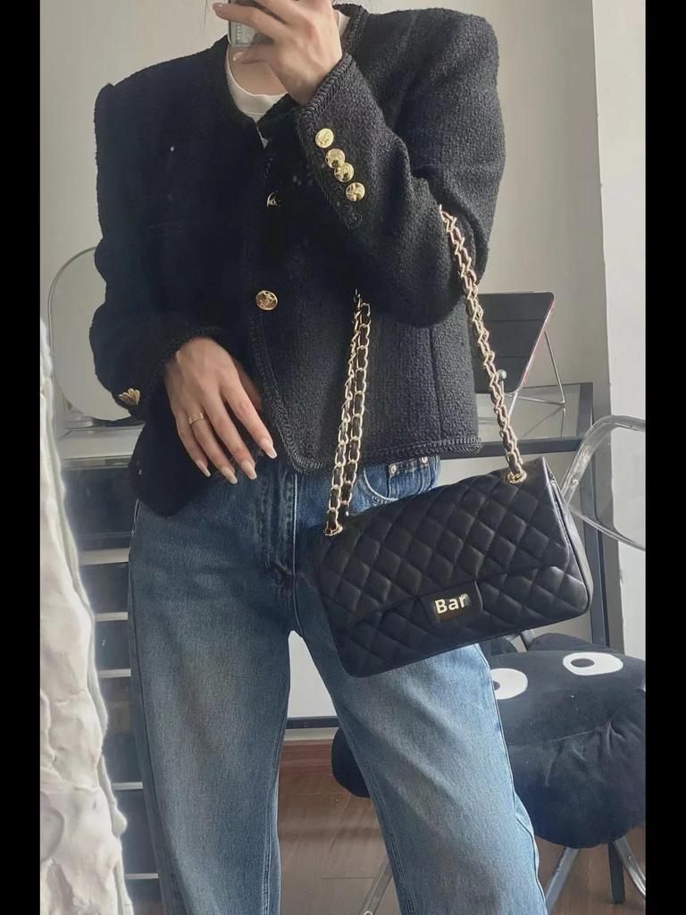 2023 Xiaoxiang Hand- und Schulter-Umhängetasche – Echtes Rindsleder mit Schaffell-Imitation, verschleißfest, goldene Schnalle, silberne Details.