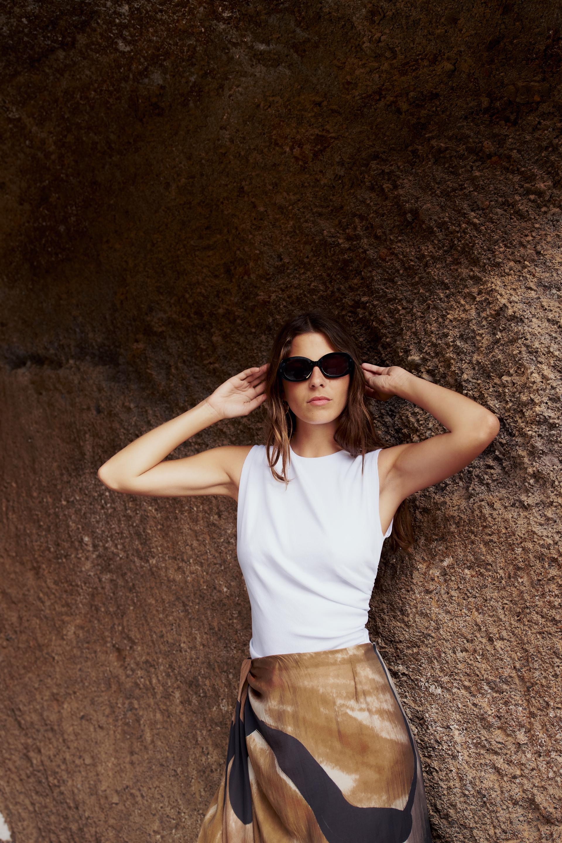 

КОРОТКИЙ ТОП НА ЗАВЯЗКАХ