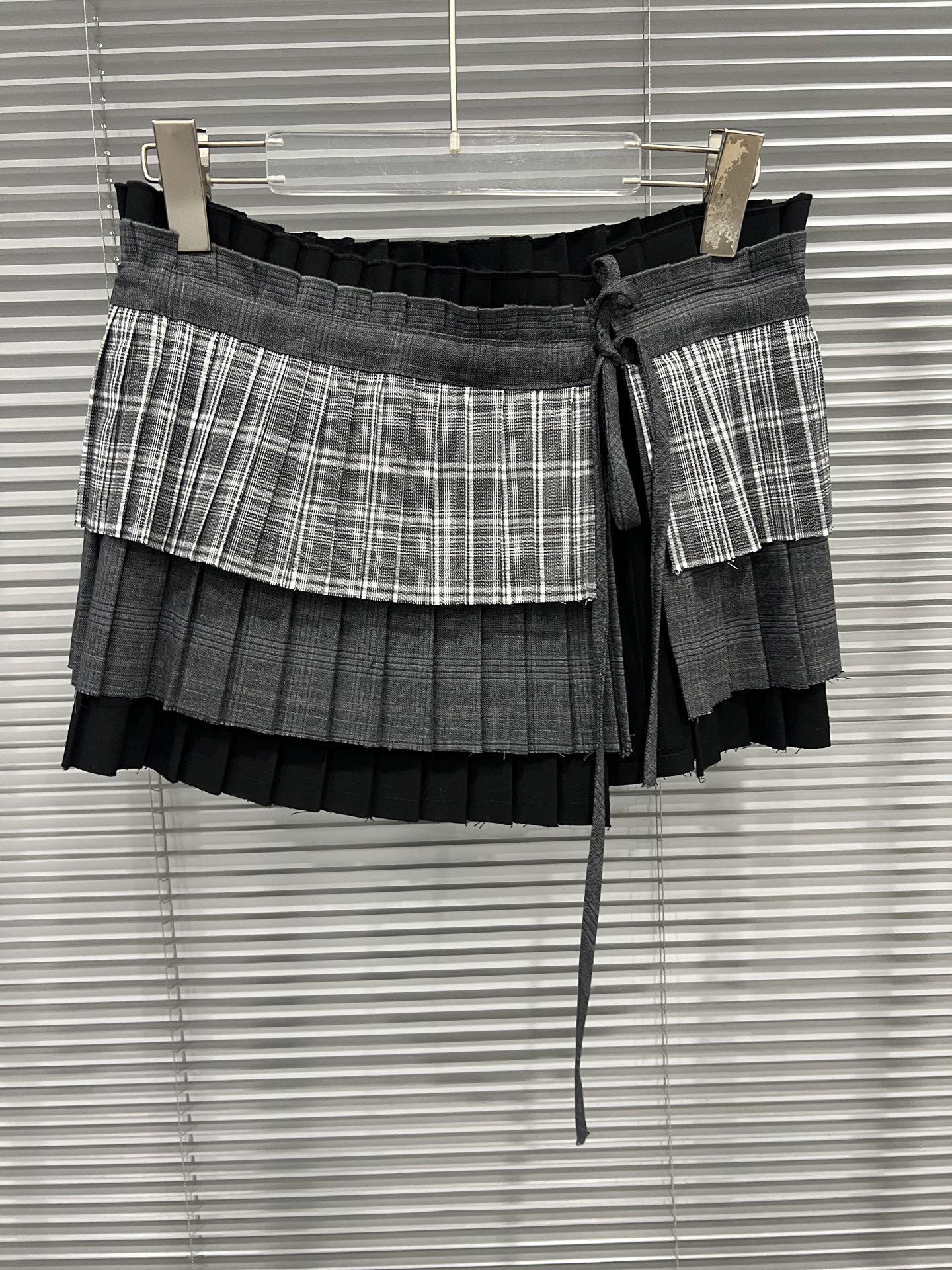 

New for Spring 2026: High-End Grey V-Neck College Style Dress with Appliqué and Belt Small