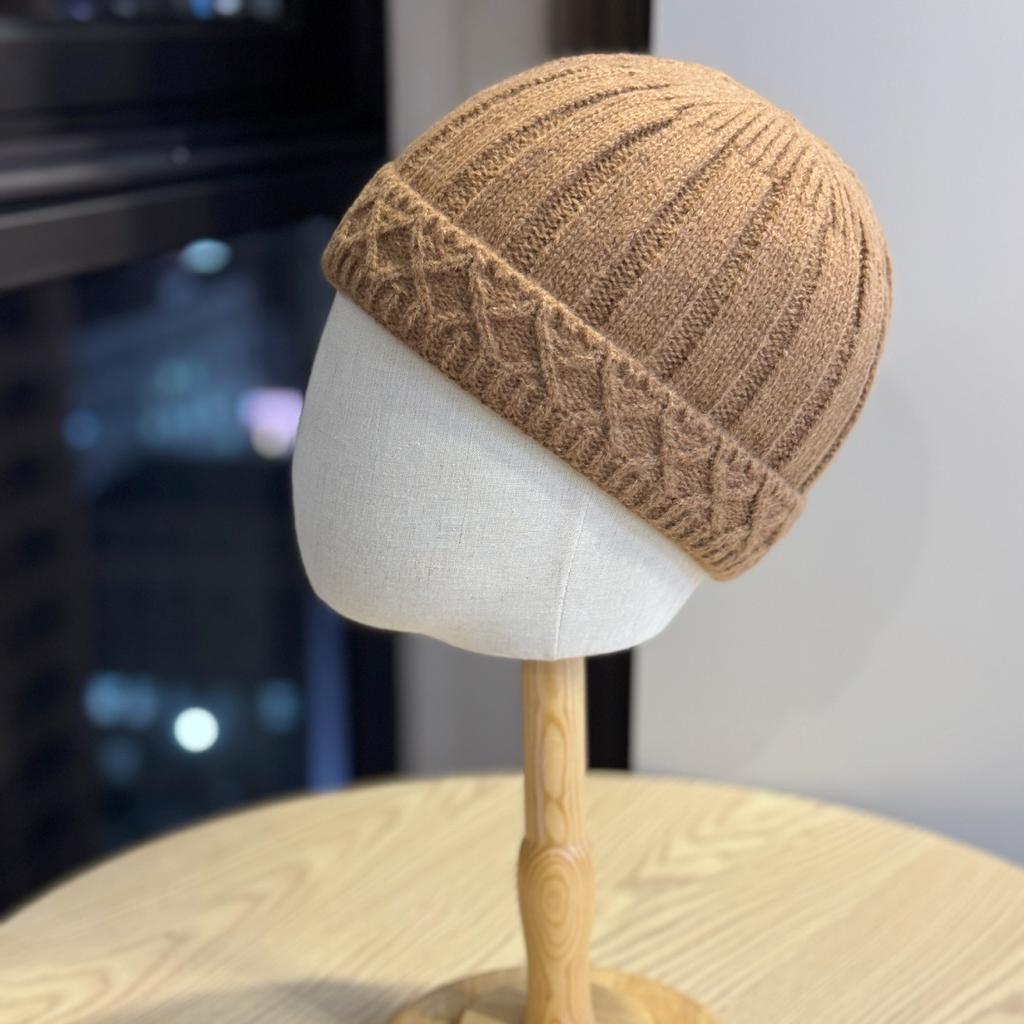 Solid Color Knitted Simple Men's and Women's Casual Watermelon Woolen Hat To Keep Warm and Prevent Cold Show Face Small Pullover Cold Hat