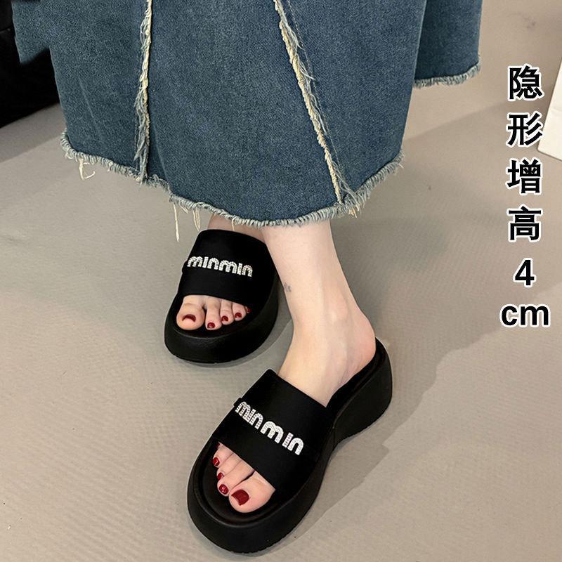 Muffin thick-soled heeled slippers for women's summer wear 2025 new models with skirts, beach small one-word cool slippers