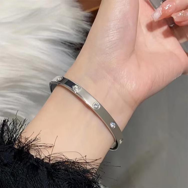 Golden Womens Bracelet Titanium Jewelry 18K Gold-plated Waterproof Rust Proof Non Color Changing Mens and Womens Couple Jewelry