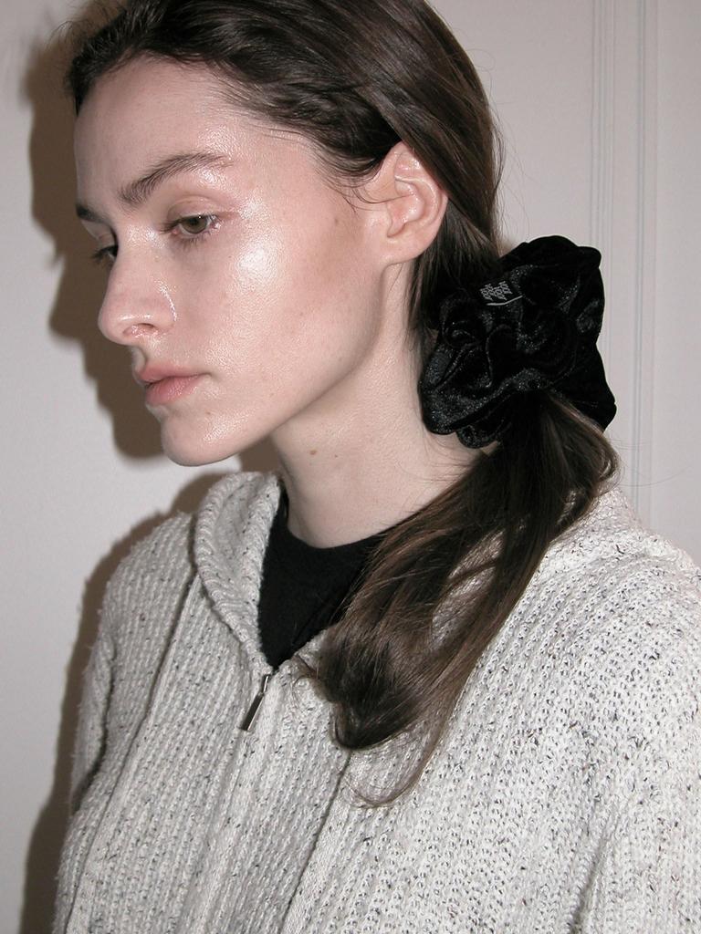 Voor Velvet Scrunchie_Medium_Black