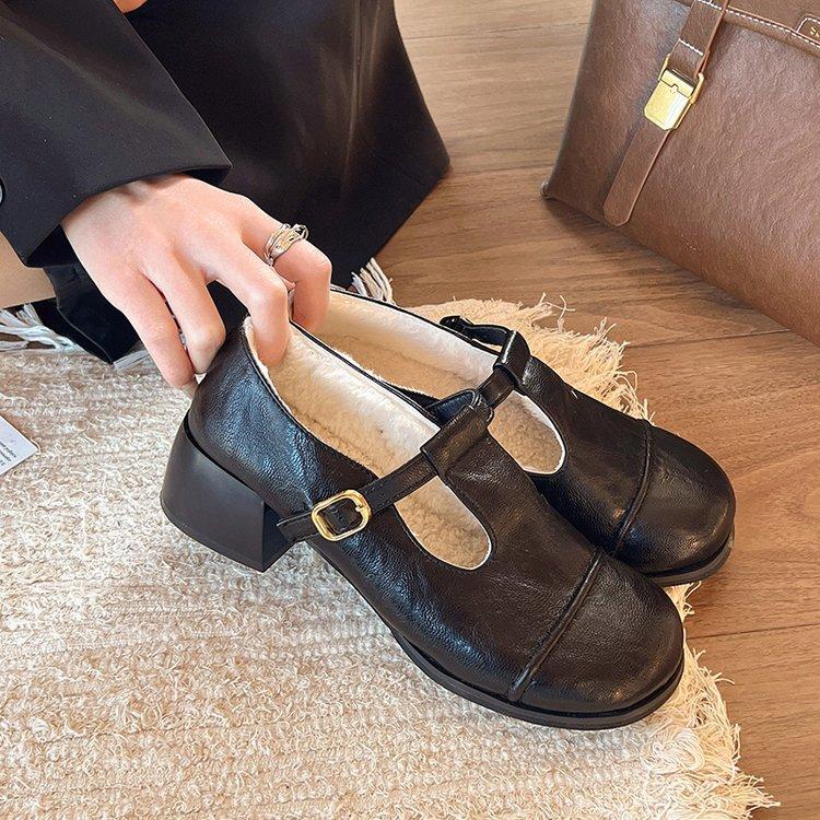 Retro French flat Mary Jane shoes women's 2025 winter new plush warm fluffy cotton shoes fashionable small leather shoes
