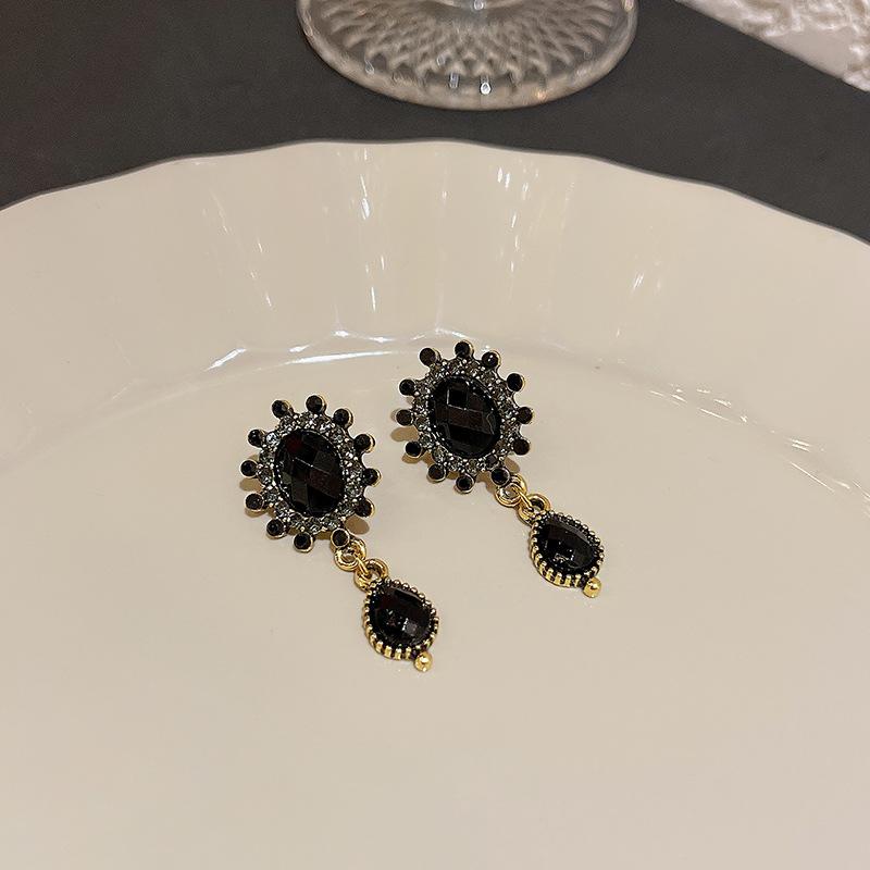 New Vintage Black Crystal Drop Earrings for Women Luxury Design Elegant Rhinestone Dangle Earring Goth Jewelry Gifts