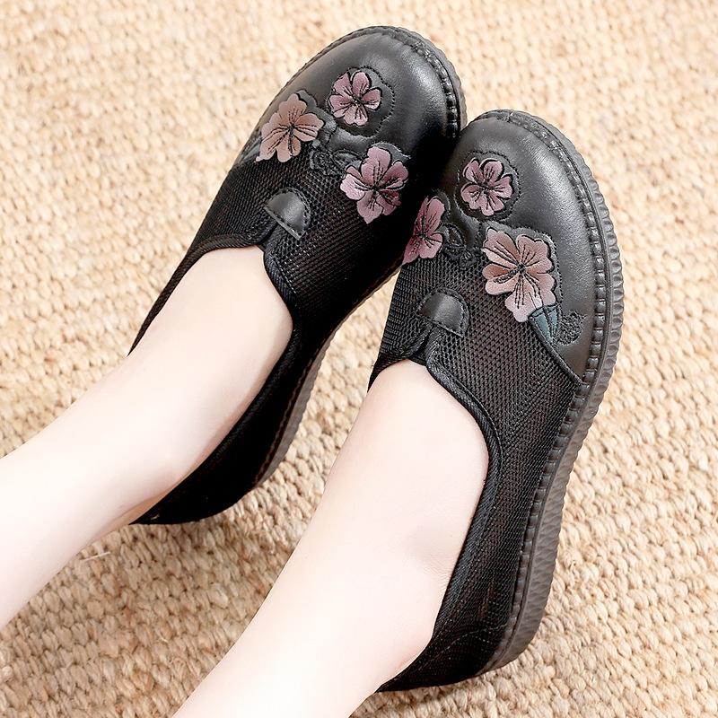 2025 ****** and autumn new old ******* cloth shoes non-slip s**t-soled mother shoes one pedal mesh shoes breathable women's shoes elderly shoes