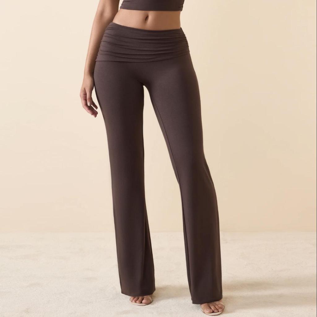 Pantaloni de Yoga Evazați cu Talie Înaltă pentru Femei Regina: Subțiere, Respirabil, Nud, Stil Fitness European și American