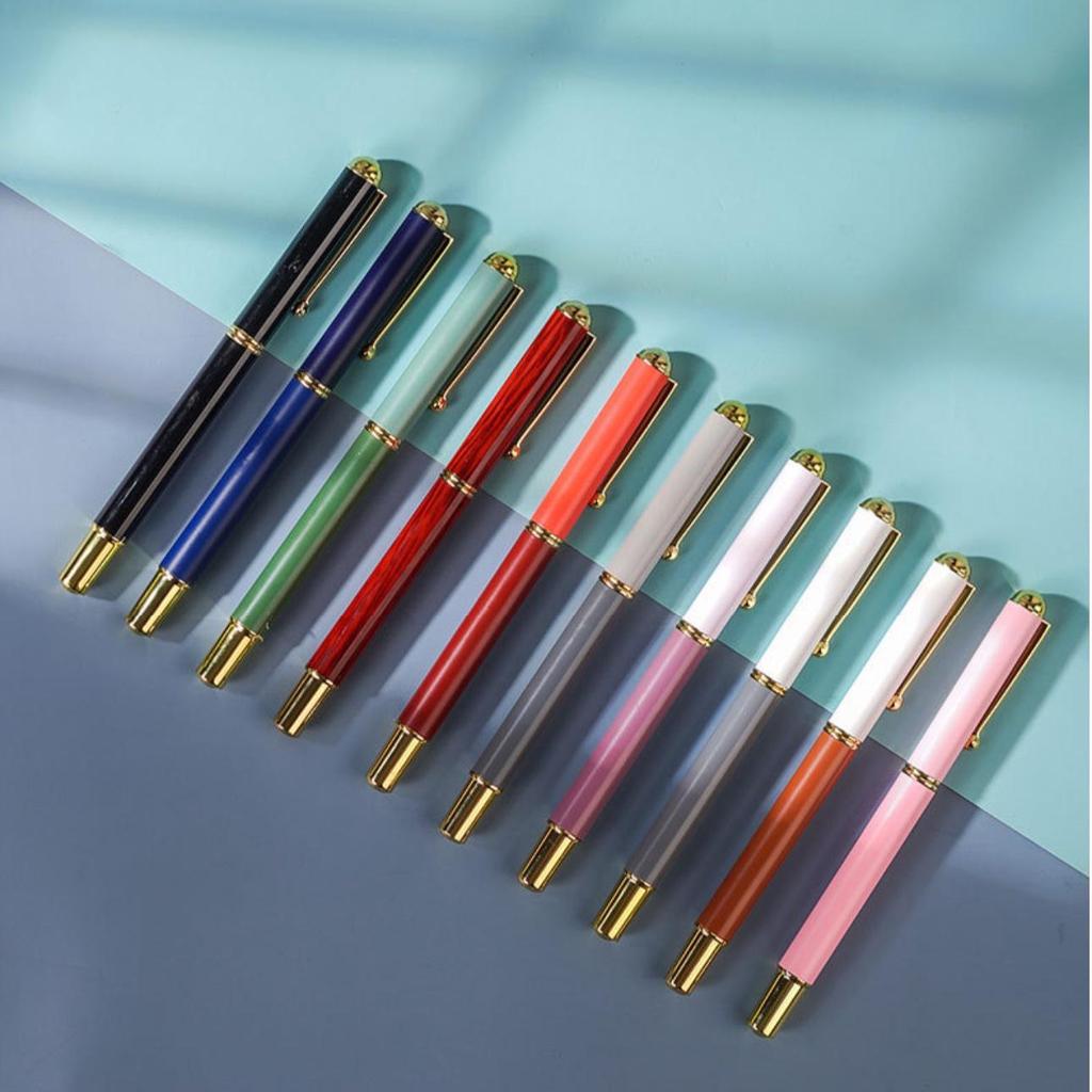 Children's Fine Nib Fountain Pen Set with Engravable Option, Includes Replaceable Ink Cartridges for Student Calligraphy Practice.