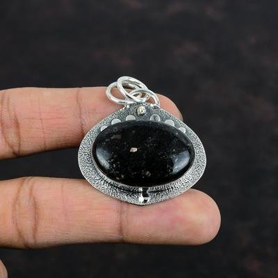 Pendentif Pierre Gemme Nuummite Bijou Fait Main Pendentif Déclaration Pendentif Argent Sterling 925 Pendentif Élégant Bijoux en Argent Délicats Cadeaux pour Maman