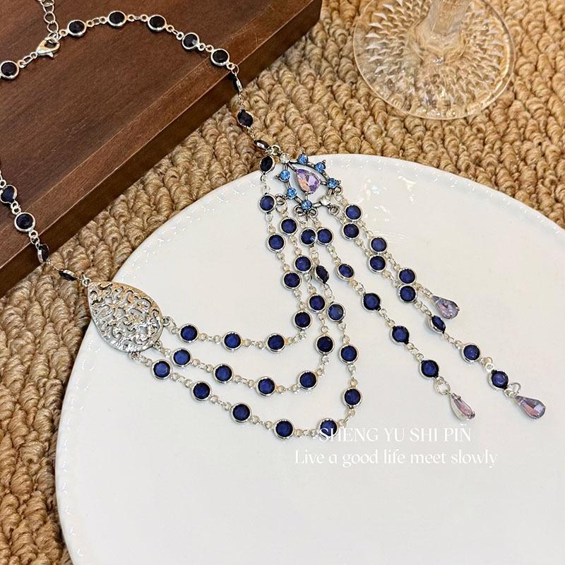 Vintage Stackable, Niche-designed, Chic and Sophisticated Clavicle Chain, a Unique and Versatile Accessory for a Stylish Look