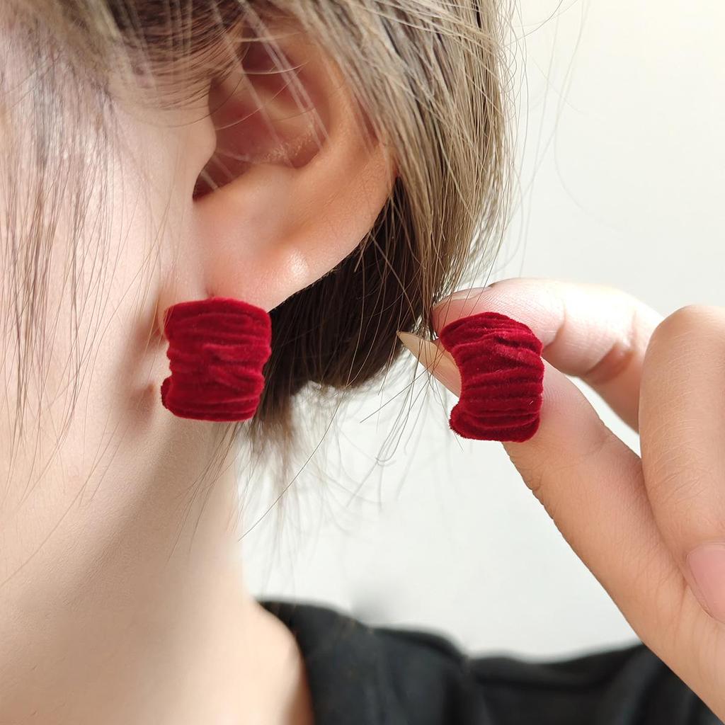 Silver Needle Red Heart Pearl Drip Stud Earrings: French Retro Vintage Ear Cuffs for Autumn and Winter.