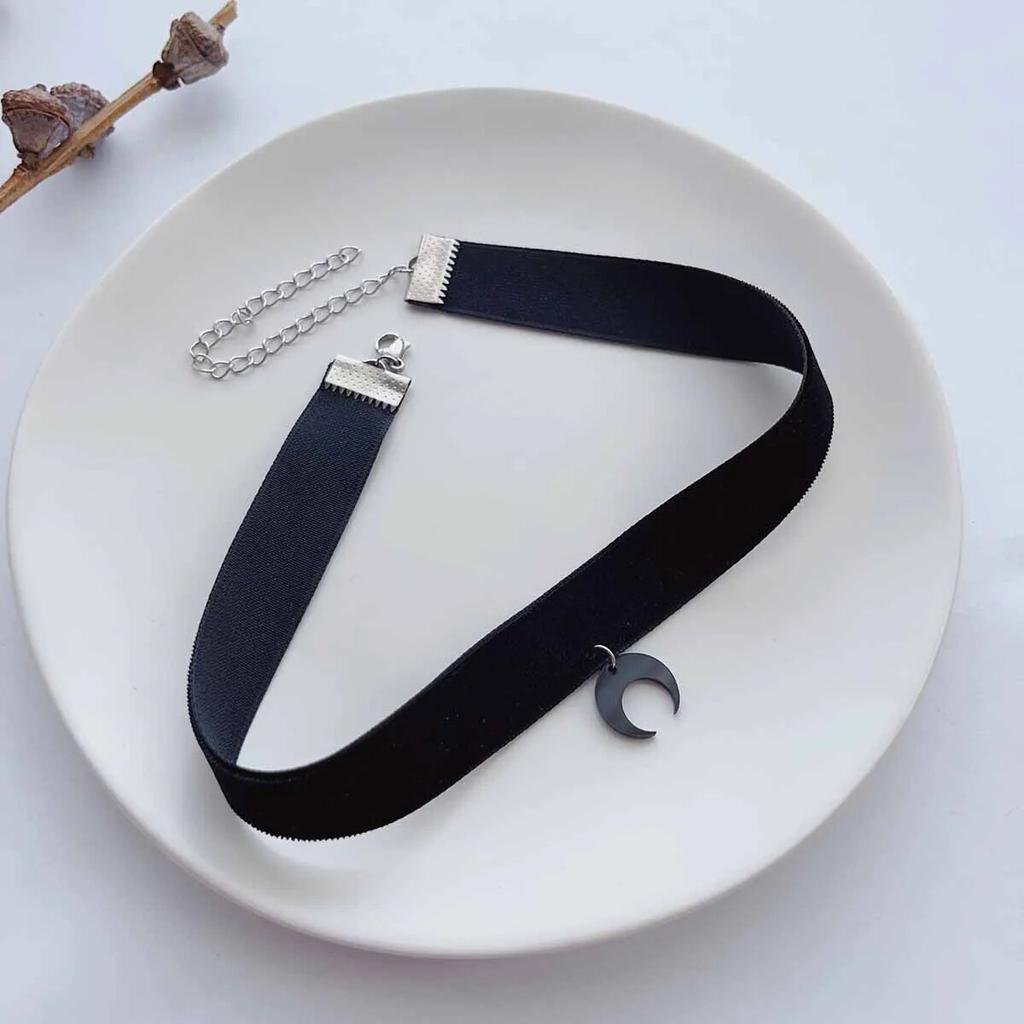 1 A Simple Dark Gothic Wind Velvet Belt Acrylic Crescent Moon Pendant Choker Necklace Neck Chain Collar Necklace Women Deserve T