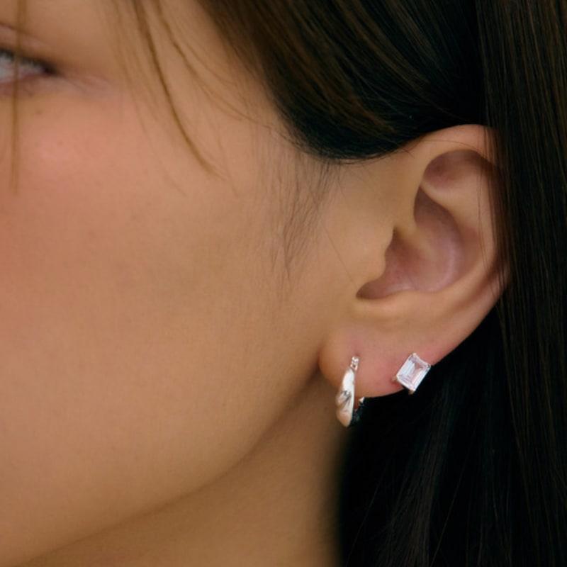 fillow clear stone setted earring