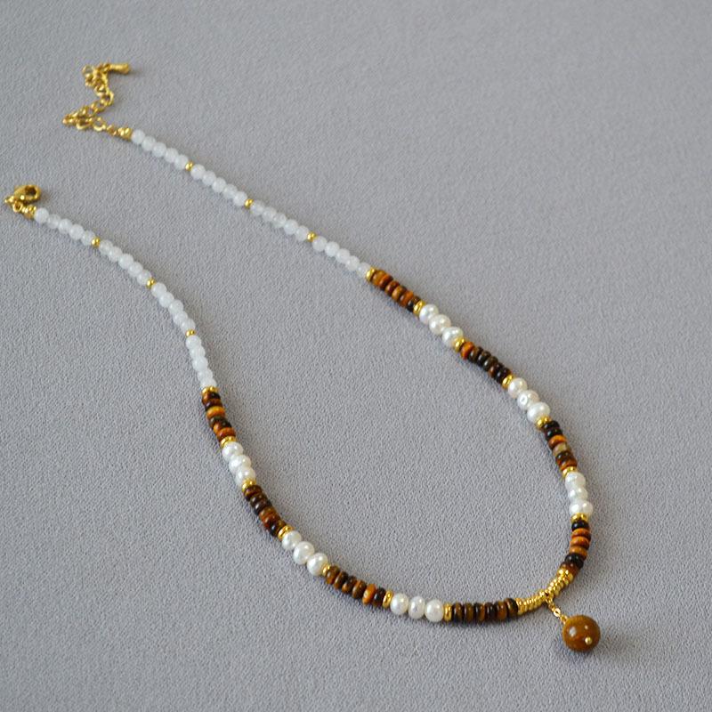 

Niche Autumn And Winter New Retro Literary Maillard Wind Tiger S Eye Stone Freshwater Pearl Beaded High-End Necklace
