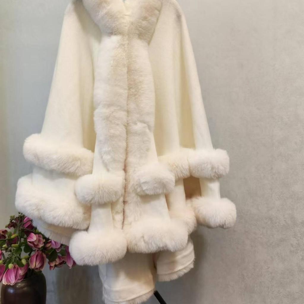 Winter-Schal mit Pelzkragen und doppelter Kapuze - Dicker Umhang mit Samtfutter für zusätzliche Wärme