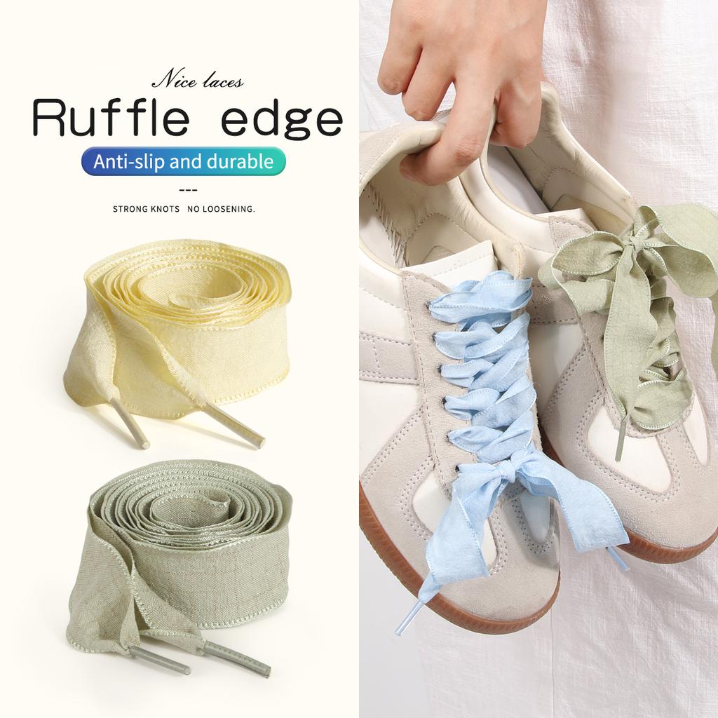 2.5cm Wide Ruffled Fish-Tail Flounce Single-Layer Shoelace in Colorful Black and White Wavy Trim