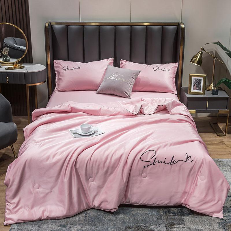 Luxuriöses Sommer-Steppdecken-Set aus Eisseide im europäischen Stil, hochwertige bestickte kühlende Decke, 3/1-teilige Sets, Klimaanlagen-Bettdecke