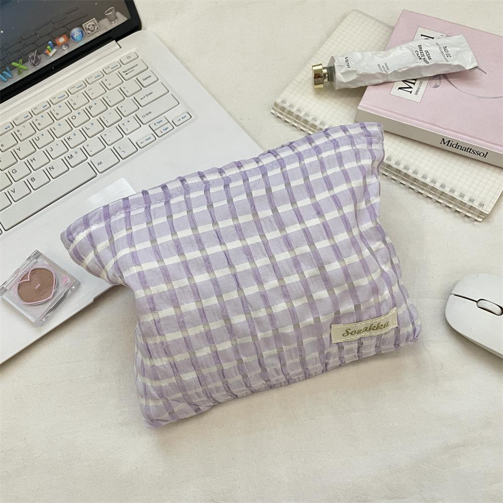 Small Fresh Plaid Portable Storage Bag, Wash and Makeup Bag, Cosmetic Bag, Clutch Bag.