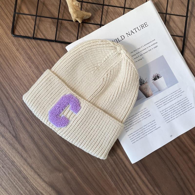 

Korean version simple big C letter woolen hat for autumn and winter season, warm and ear protecting knitted hat for comfort One Size бежевий