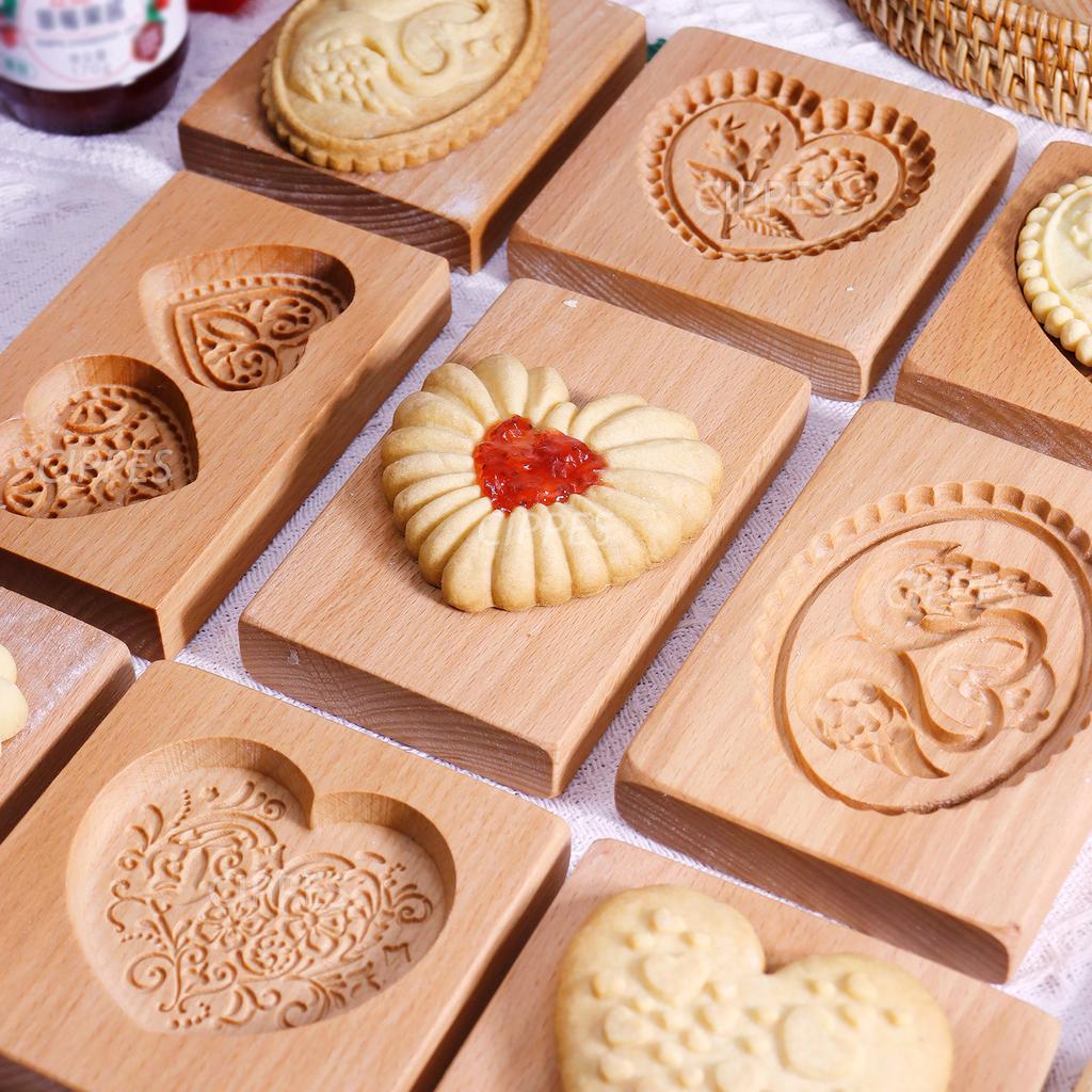 Beech Wooden Cookie Molds with Heart Patterns, 3D Carved Embossed Wood Cookie Cutters Moulds for Baking, Fondant, Biscuit, Cake
