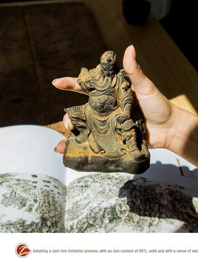 Chinese-Style Martial God Guan Yu Figure: Handmade Natural Rust Desktop Ornament for Living Room or Study
