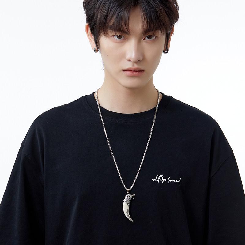 Men's Trendy Retro Wolf Tooth Pendant Necklace - Versatile Hip Hop Clavicle Chain Accessory
