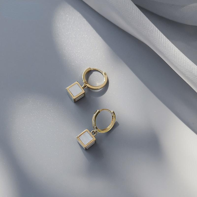 

Геометричний тривимірний чорно-білий квадратний кулон Золоті сережки Модна вечірка для жіночих ювелірних виробів