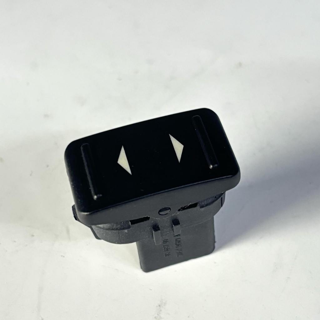 5M5T14529AA Right Lift Switch for Ford Classic Focus Plastic Control Module