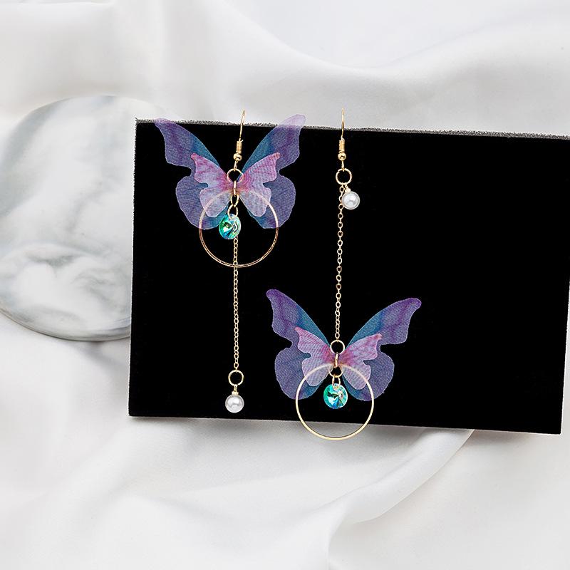 Boucles d'oreilles asymétriques à pampilles papillon avec perles et zirconiums du Japon et de Corée