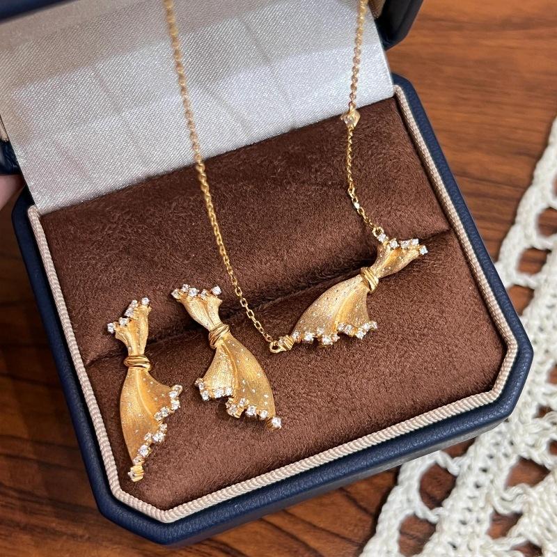 Vintage Kunst Gebürstetes Handwerk Kleiner Rock Halskette Ohrringe Für Frauen Glänzende Diamanten Palaststil Mode Exquisite Schmucksets