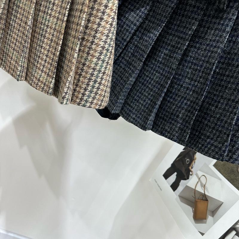 2025 Autumn/Winter Two-Tone Plaid Tweed Pleated Skirt - Low Waist, Slimming Retro College Style