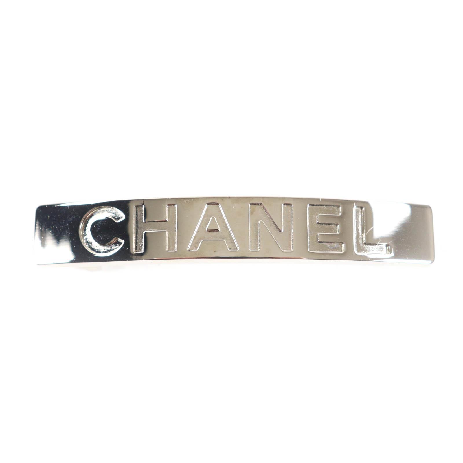 

Excellent CHANEL hair accessory Logo Design Barrette Silver Women 96P Used