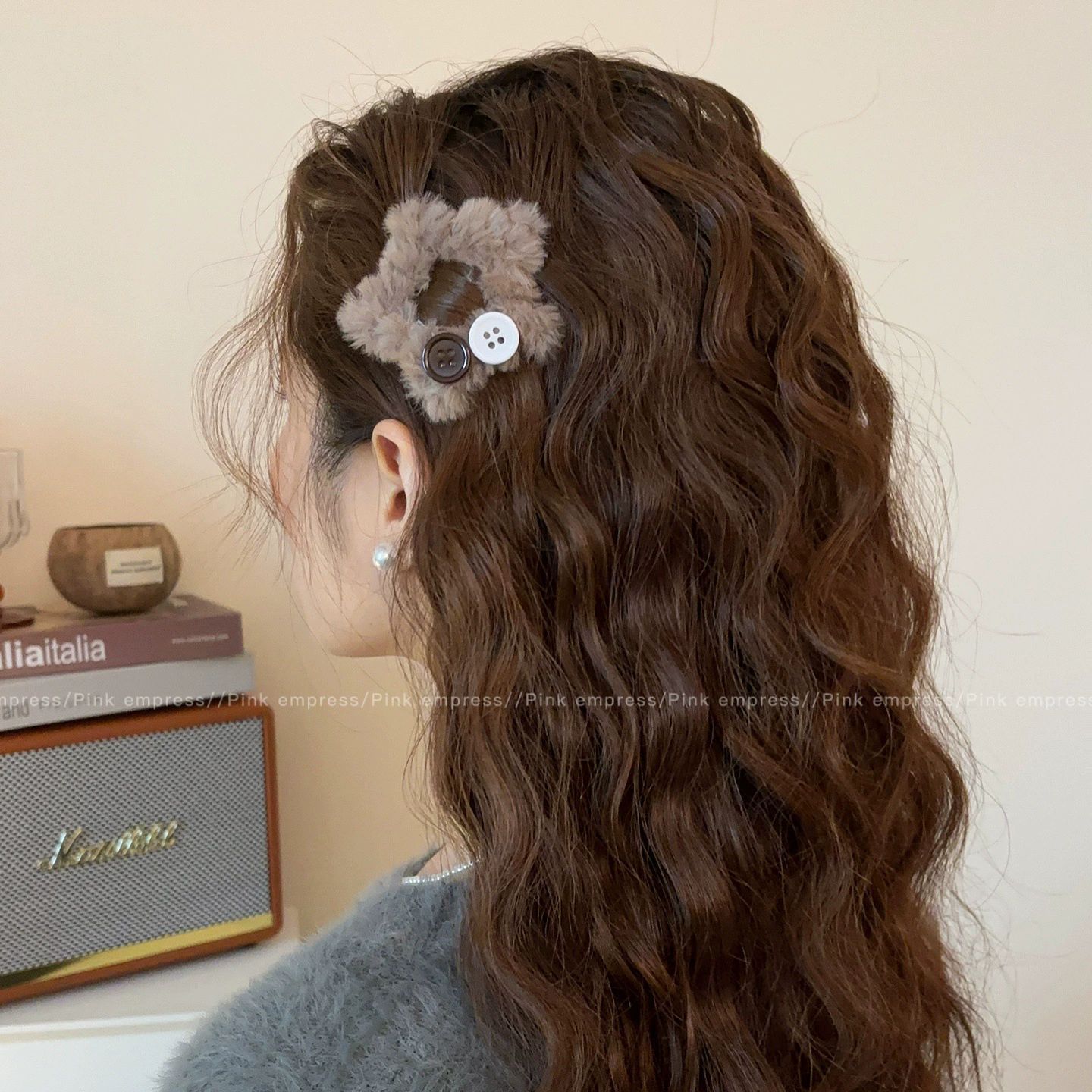 Autumn and winter new plush star button hairpin bangs clip broken hair edge clip design sense plush hair accessories hairpin