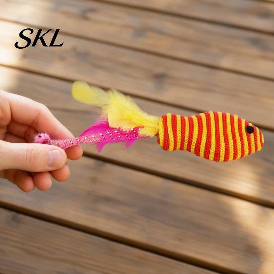 Bite-resistant Cat Toy Fish Shape Toy, Cotton Rope Lightweight with Hose Durable Feather Tassel Design, Wear-Resistant Scratch-Resistant Relieves