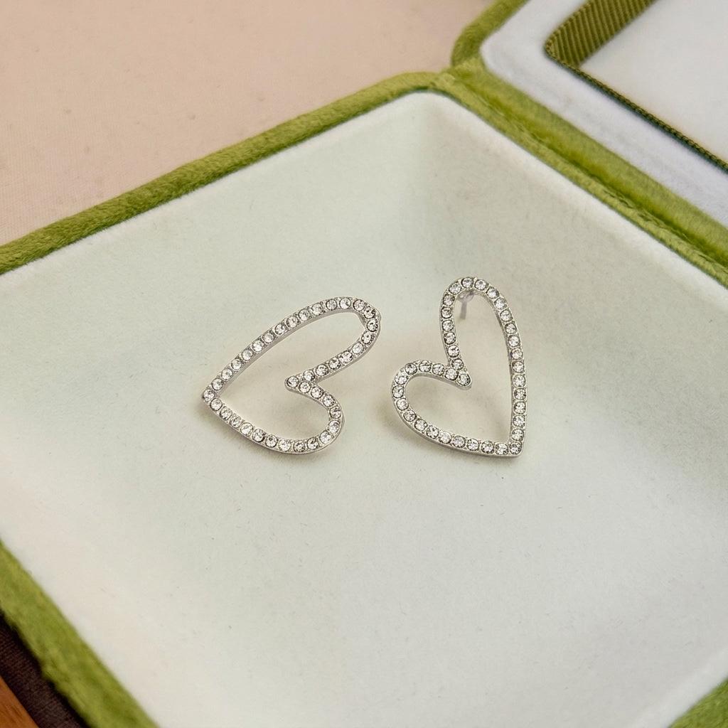 Elegant Rhinestone Hollow Heart Earrings for Women - Luxury Niche Design Studs, Versatile Celebrity-Inspired Ear Accessories