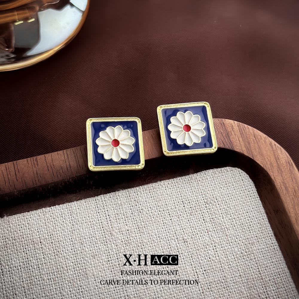 Винтажные французские квадратные серьги со стразами: Роскошный металлический дизайн для женщин