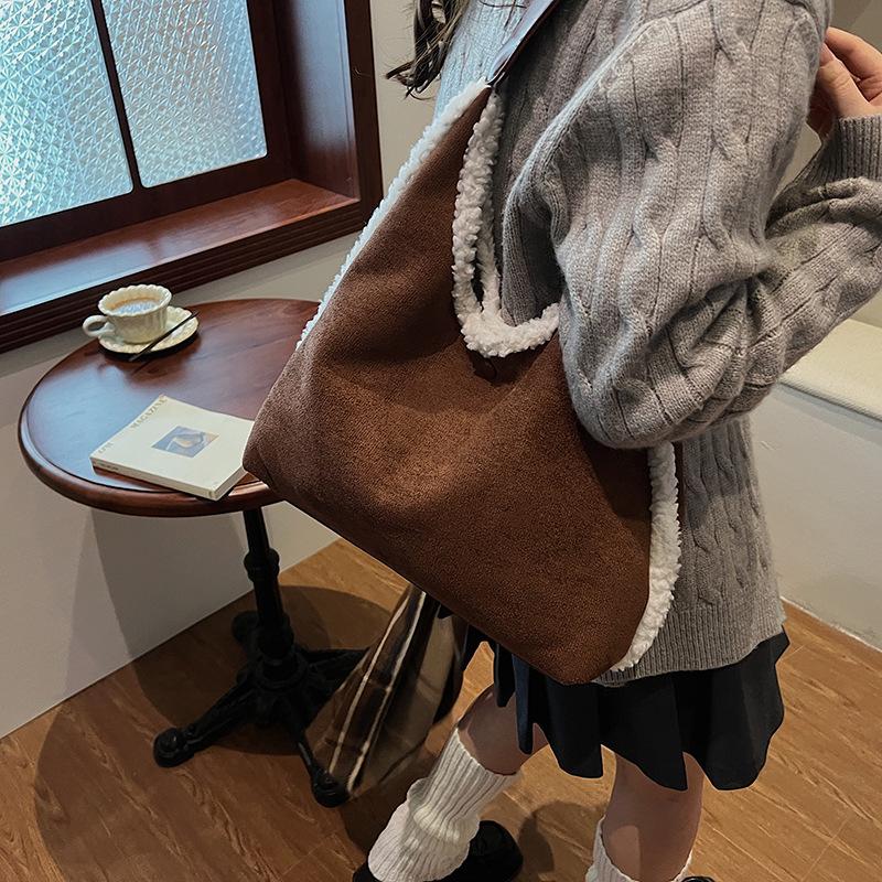 Winter Large-capacity Suede Shoulder Bag Women's 2025 New Commuter Underarm Bag Versatile Lamb Wool Tote Bag